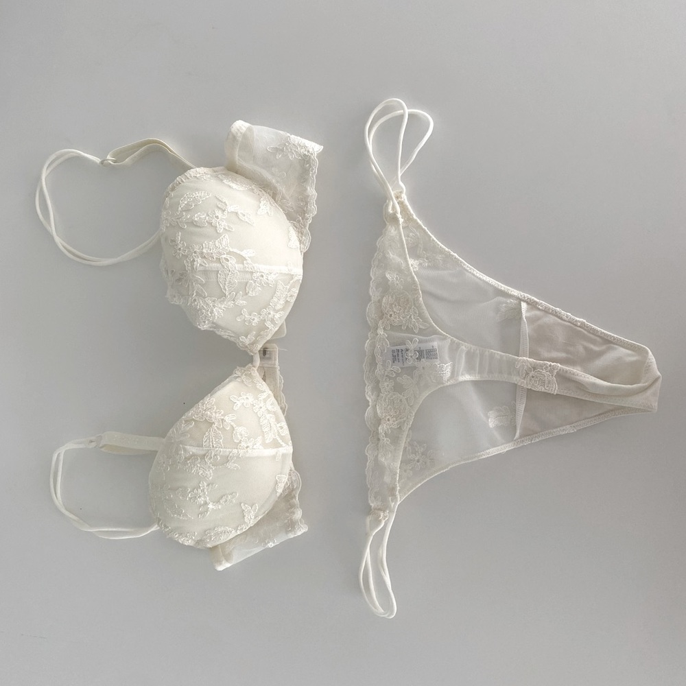 La Perla lace off white bra and panty set new without tags size 3/4